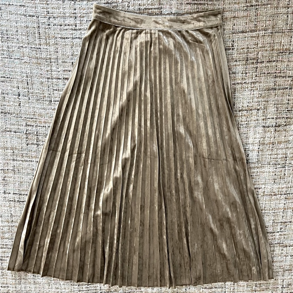 Velvet pleated champagne/light gold midi skirt